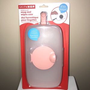 New Skip Hop Grab & Go Snug Seal Wipes Case Blush Capacity For 40 Wipes